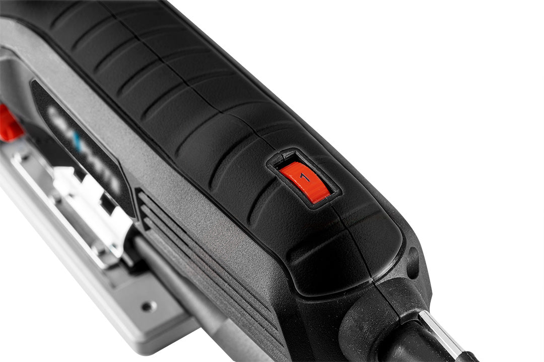 Skicovacia píla 600 W, počet zdvihov 800-3000 ot/min, s držiakom tela od GRAPHITE nájdeš na naravis.sk